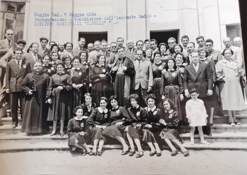 1954 maggio 7, Reggio Calabria
Inaugurazione e benedizione dell’impianto radio dell’Istituto magistrale “Tommaso Gullì”
ASDRCB, Fototeca, vol. 89