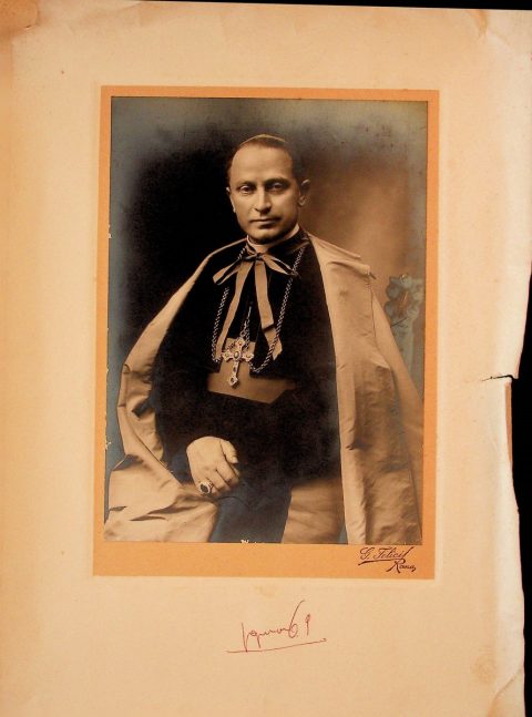 [1933]Ritratto fotografico di monsignor Giuseppe Cognata, vescovo di Bova ASDRCB, Monsignor Ercole Lacava, b.8, fasc. 6, fondo in fase di riordino